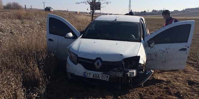 Otomobiliyle şarampole düşen uzman çavuş yaralandı