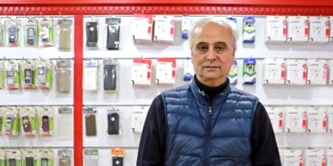 30 yıldır cep telefonu biriktiriyor