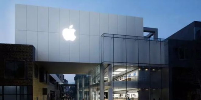 Apple ünvanını Microsoft'a kaptırdı!
