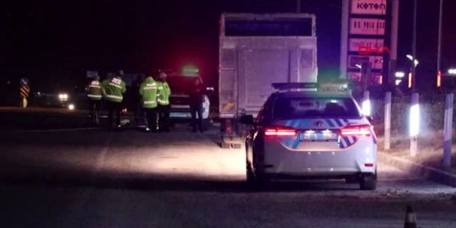 Denizli'de trafik polisine otomobil çarptı