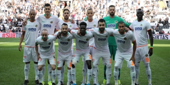 Aytemiz Alanyaspor'u taşıyan uçak sis nedeniyle Sivas'a inemedi