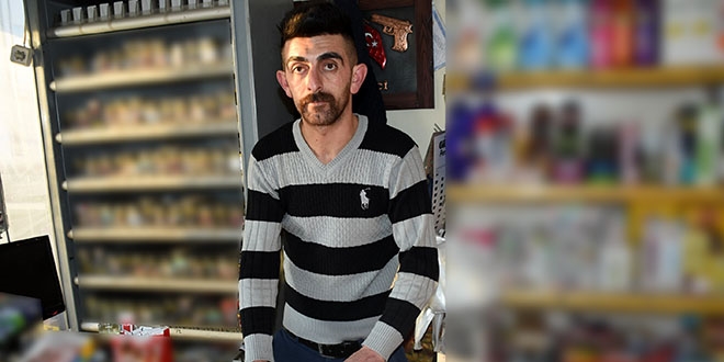 Hayırseverler bakkalın 'veresiye defterini' satın aldı