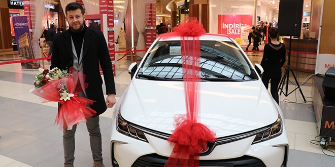 600 TL'lik alış veriş yaptı, 200 bin TL'lik araba kazandı