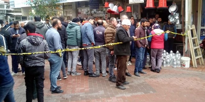 Telefonuna küfürlü mesaj gönderen kişiyi öldürdü
