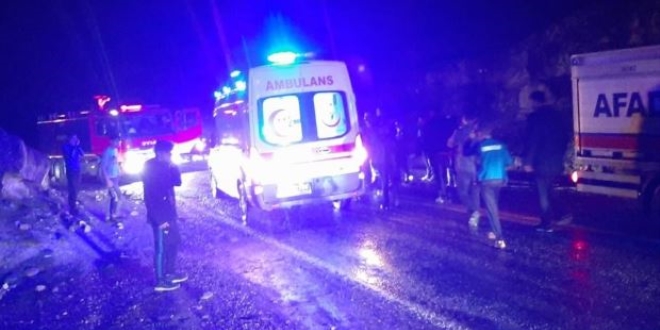 Siirt'te mahsur kalan 3'ü öğretmen, 35 kişi kurtarıldı