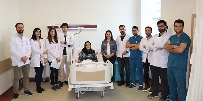Yatalak geldiği hastaneden yürüyerek çıktı