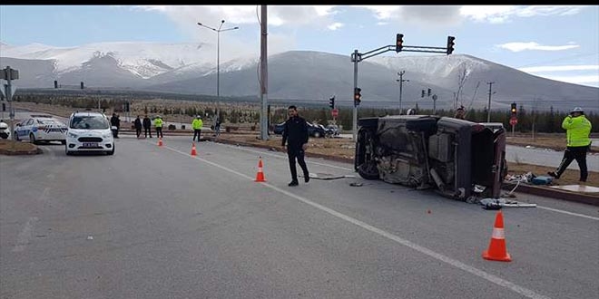Trafik kazasında 7 aylık bebek öldü, 5 kişi yaralandı