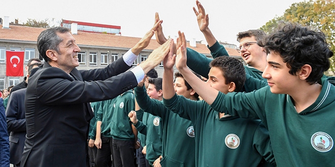 Bakan Selçuk, Elazığ'da öğretmenler ve öğrencilerle görüştü