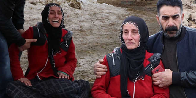 Enkazın altında kalan baba ve 4 çocuğu yaşamını yitirdi