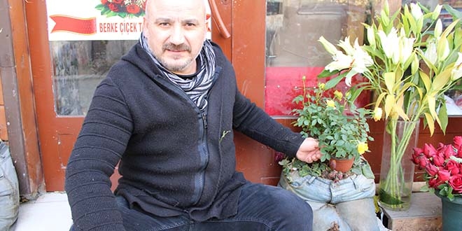 Kıyamadığı pantolonları saksı yaptı