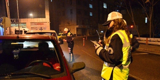 Alkol denetimine takılan 1525 sürücüye ceza kesildi
