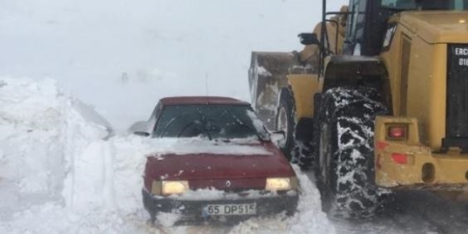 Van'da mahsur kalan retmenler kurtarld