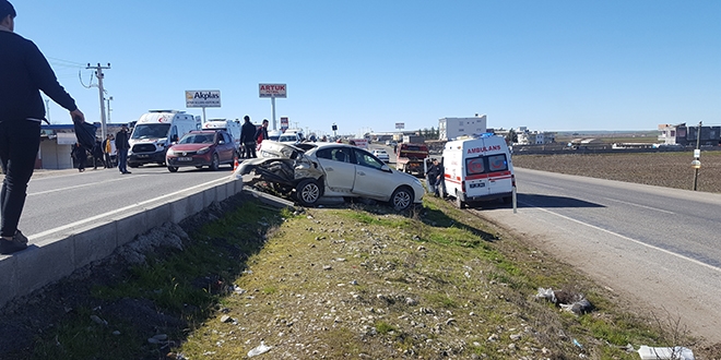 Yayalara yol vermek için duran araca ambulans çarptı: 6 yaralı