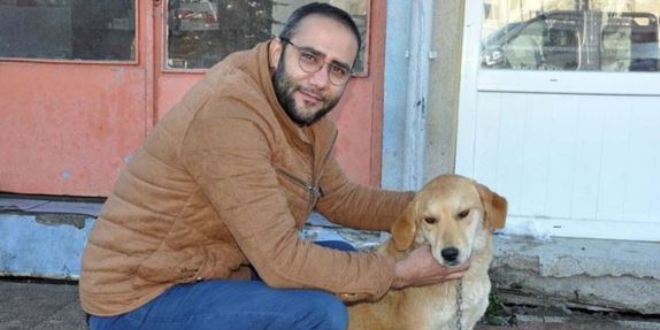 Sokak hayvanlarının gönüllü veterinerliğini yapıyor