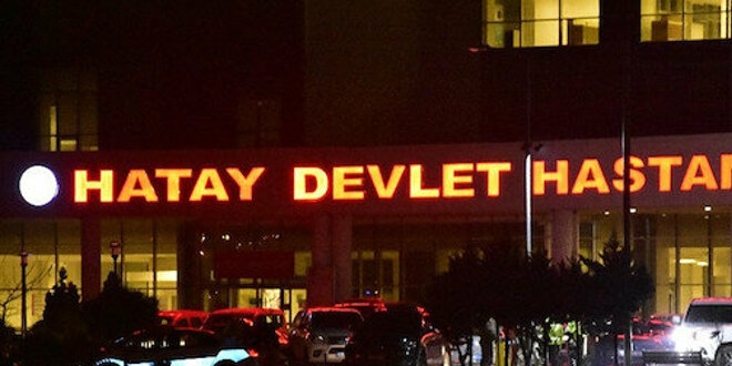 Akar yaralı Mehmetçikleri ziyaret etti