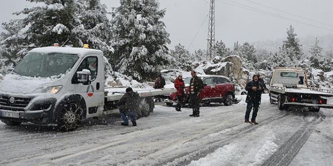 Antalya-Konya kara yolunda ulaşım güçlükle sağlanıyor