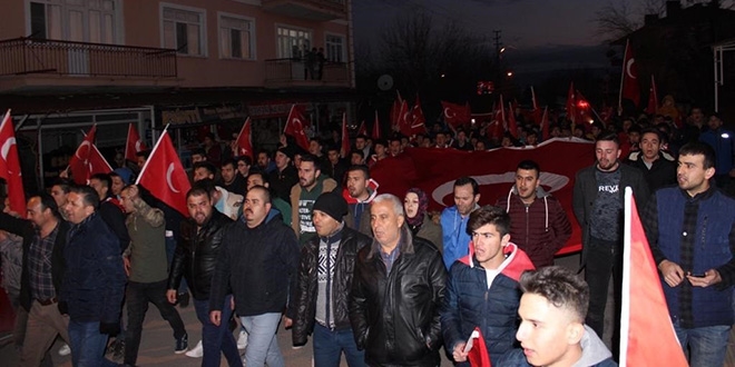 Başkentliler İdlib şehidinin evine bayraklarla yürüdü