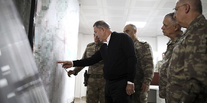 Akar ve komutanlar sıfır noktasında