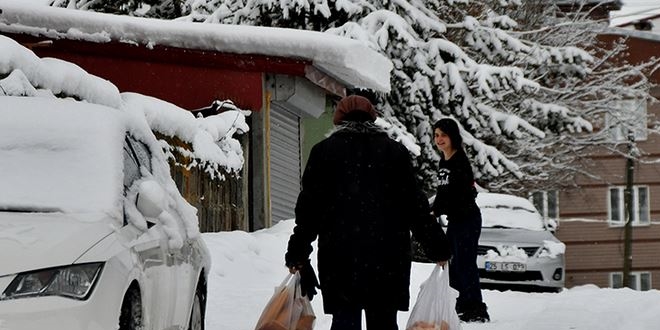 Şırnak'ta kar yağışı hayatı olumsuz etkiledi
