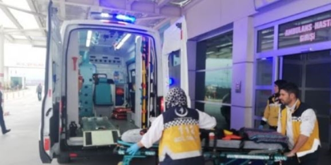 Balkondan düşen 15 yaşındaki kız yaralandı