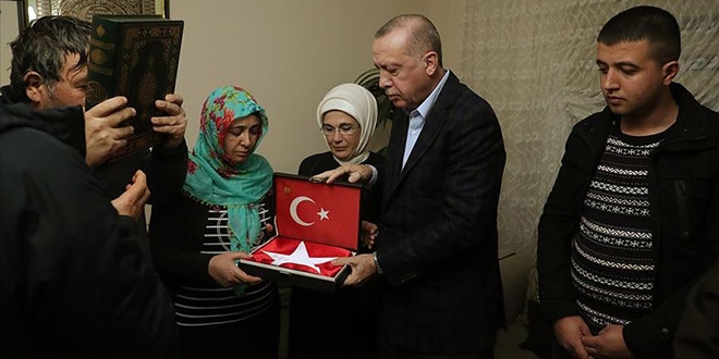 Cumhurbaşkanı Erdoğan'dan İdlib şehidinin evine ziyaret