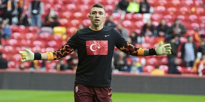 Muslera'dan duygulandıran hareket!