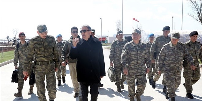 Bakan Akar ve komutanlar sınırın sıfır noktasında