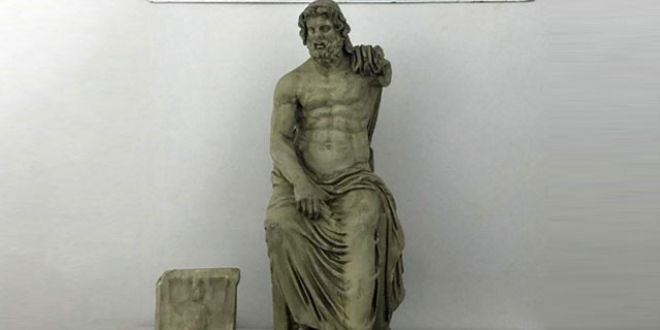 Zeus heykelini satmaya kalkan 6 kii gzaltnda