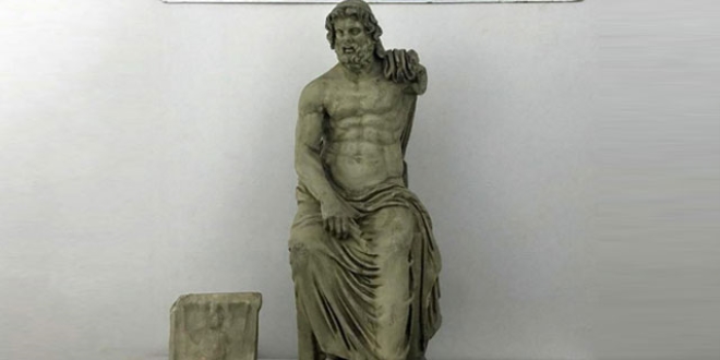Zeus heykelini satmaya kalkışan 6 kişi gözaltında