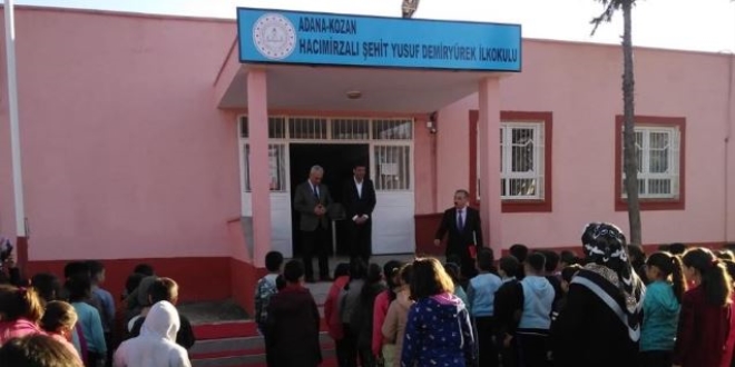 Muhtar, köy merasının gelirini ilkokula bağışladı