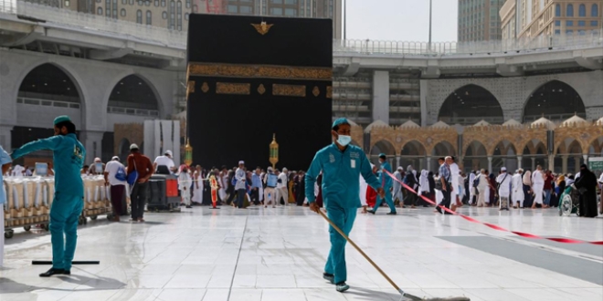 Suudi Arabistan Kabe'yi tavaf iin yeniden at