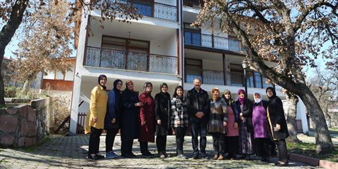 Kirada oturan belediye başkanı, lojmanını üretici kadınlara tahsis etti