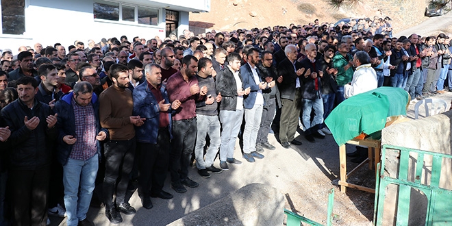 Balık havuzuna düşen küçük Beren toprağa verildi
