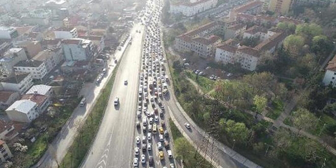 Kkekmece'de trafik ilesi... 3 kilometrelik yol 1 saat sryor