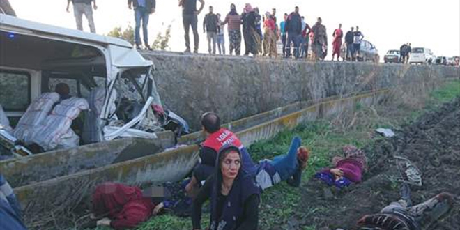 İşçi servisi şarampole devrildi: 3 ölü, 14 yaralı