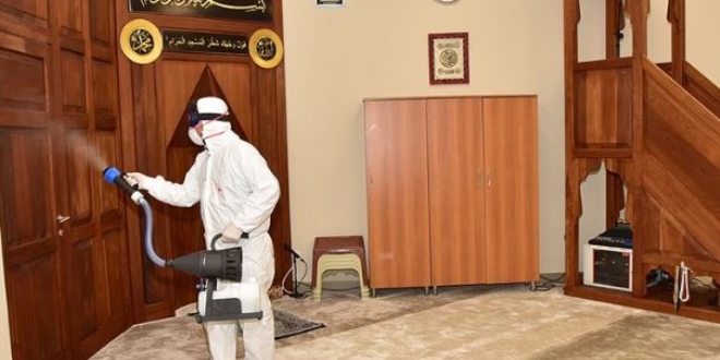 İBB, hizmet binaları ve ibadethaneleri dezenfekte ediyor