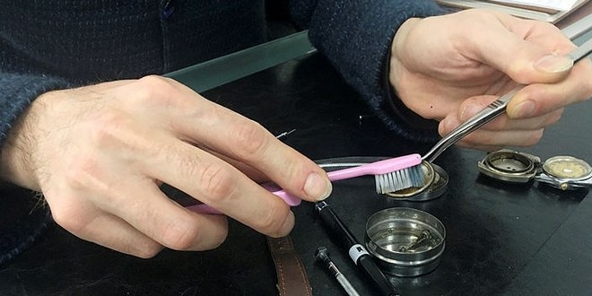 Diş hekiminin mekanik saat merakı