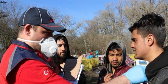 Koronavirüs tedbirleri kapsamında sığınmacılara sağlık taraması yapılıyor