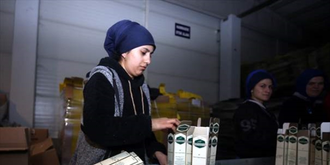 Kolonya üreticileri siparişleri yetiştirmeye çalışıyor