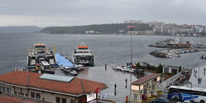 Gkeada ve Bozcaada feribot seferlerine poyraz engeli