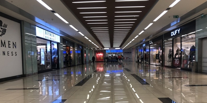 Koronavirüs nedeniyle AVM'ler boş kaldı