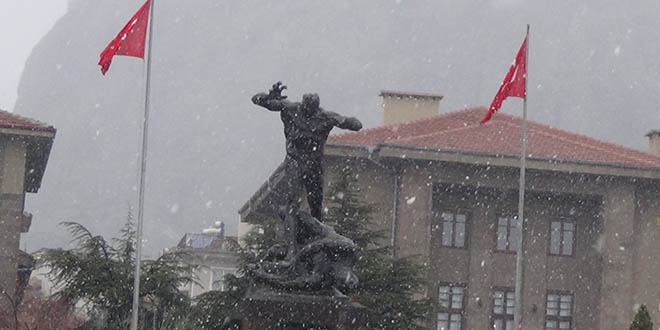 Afyonkarahisar'da 'Mart kapıdan baktırdı'