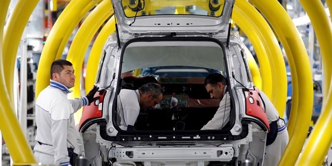 Avrupa'nın 3 büyük otomotiv şirketi fabrikalarını kapatıyor
