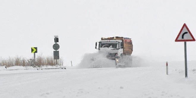 Sivas'ta 124 ky yolu kar nedeniyle ulama kapand