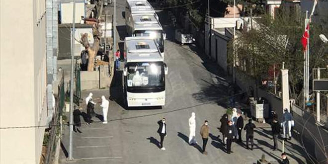 Almanya'dan gelen yolcular öğrenci yurduna yerleştirildi