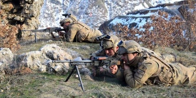 Bitlis'in dağlarında PKK'lı teröristlere göz açtırmıyorlar