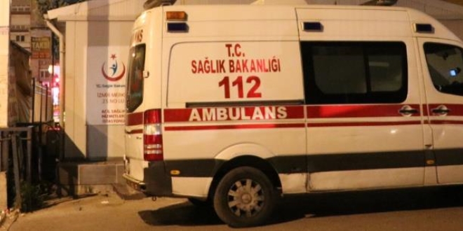 zmir'de ambulansn arpt ift yaamn yitirdi