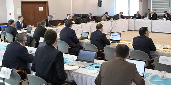 Bakan Koca'dan vatandaşlara 'evde kalın' mesajı
