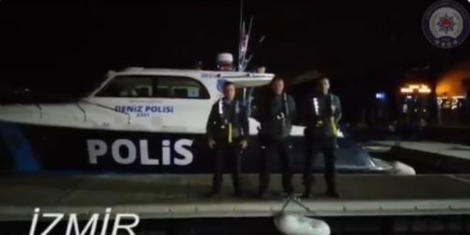 Deniz polisinden sağlık çalışanlarına alkış desteği