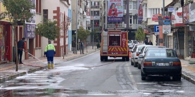 Aydın'da cadde ve sokaklar dezenfekte ediliyor